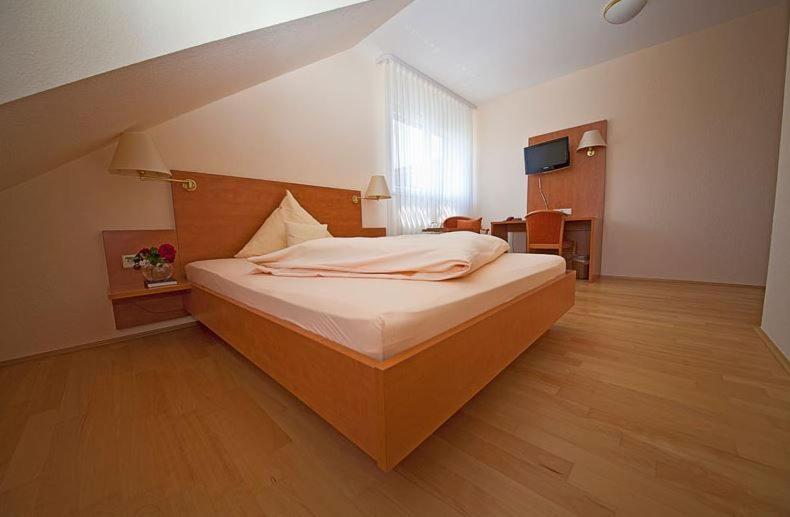 Hotel & Restaurant Krone Waldbronn Zewnętrze zdjęcie